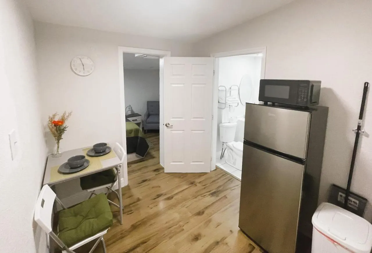 Cozy Suite In Tampa Apartment